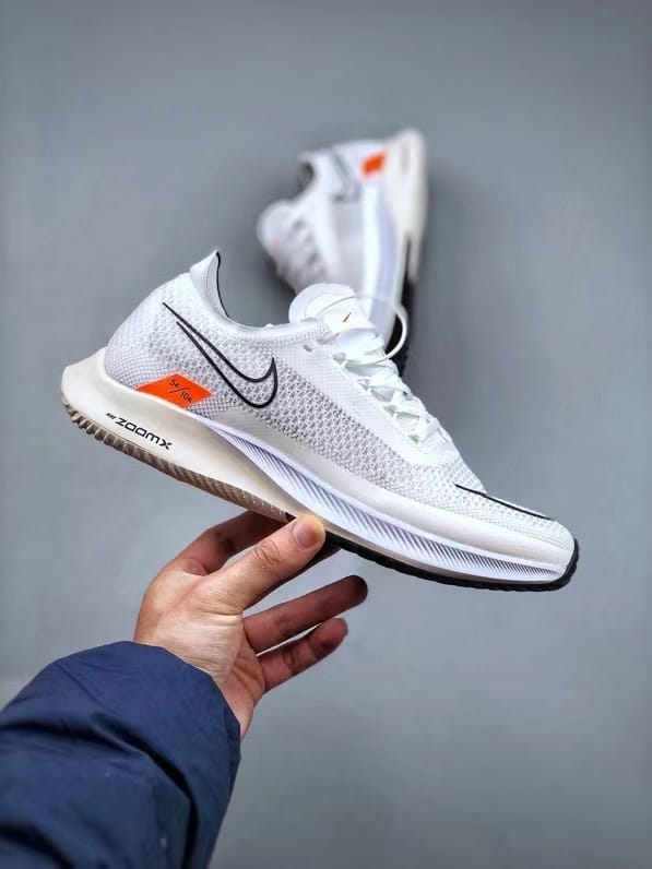 nike zoomx 2020